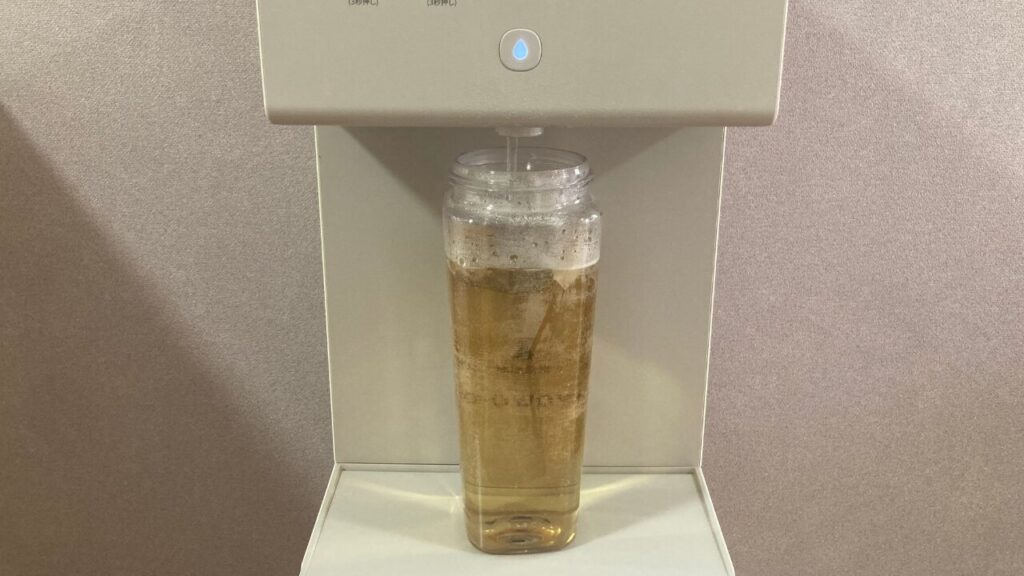 お茶を作る様子