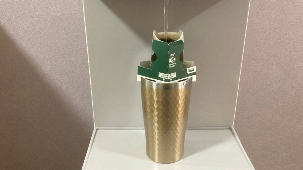 コーヒーを作る様子