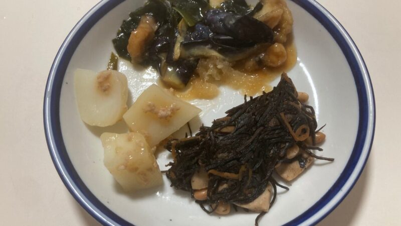 献立2のメニューをお皿に盛り付けた時の様子