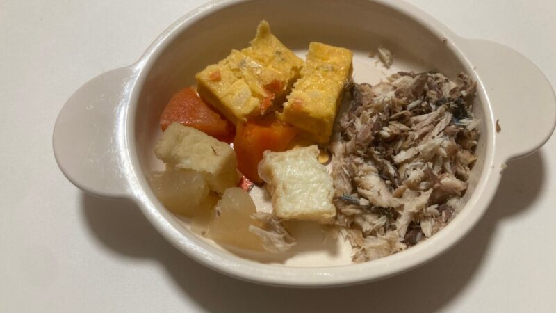 献立1のメニューを子どものお皿に盛り付けた時の様子